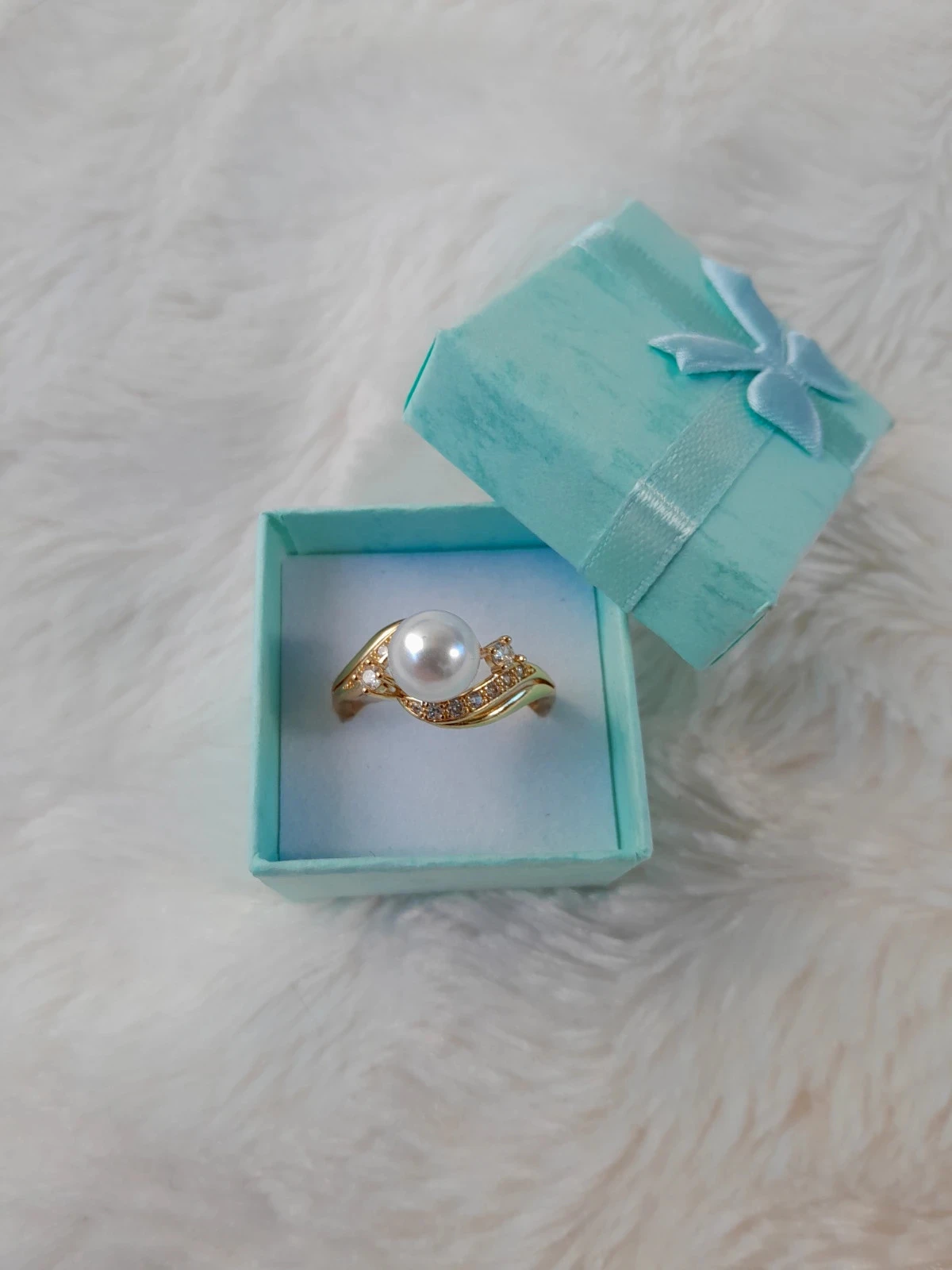 Bague dorée, avec perle blanche et strass, taille 60